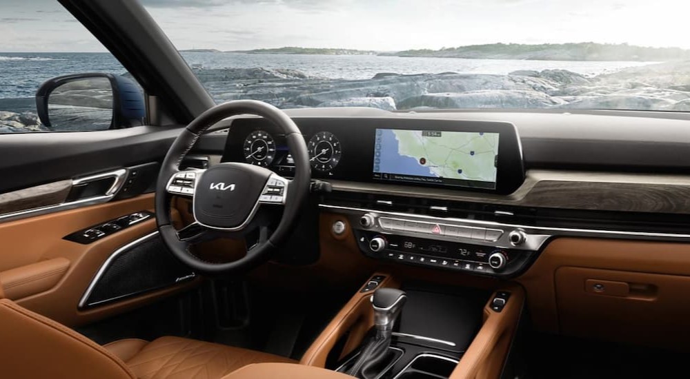 The black and brown dash and interior in a 2025 Kia Telluride.