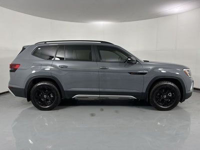2024 Volkswagen Atlas 2.0T Peak Edition SE w/Technology