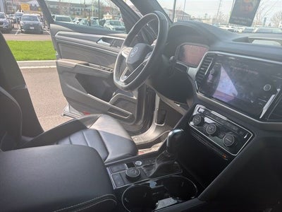 2022 Volkswagen Atlas Cross Sport 3.6L V6 SEL Premium R-Line