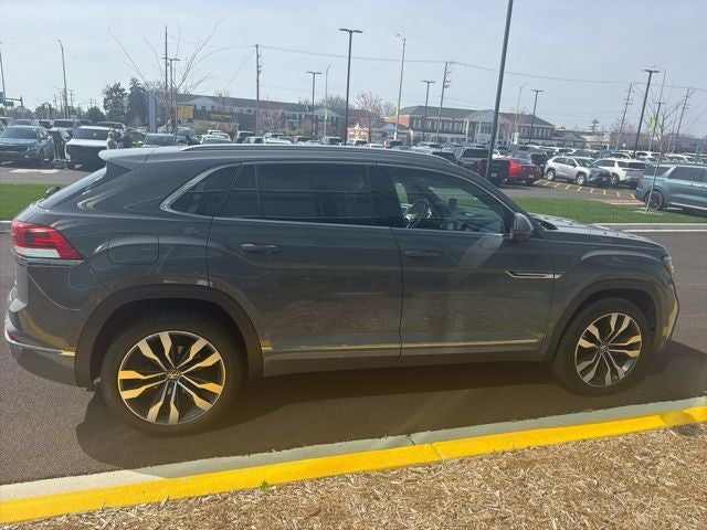 2022 Volkswagen Atlas Cross Sport 3.6L V6 SEL Premium R-Line