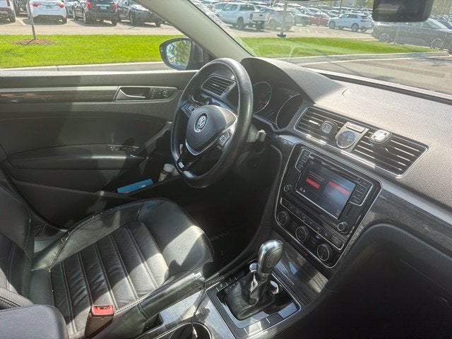 2016 Volkswagen Passat SEL Premium