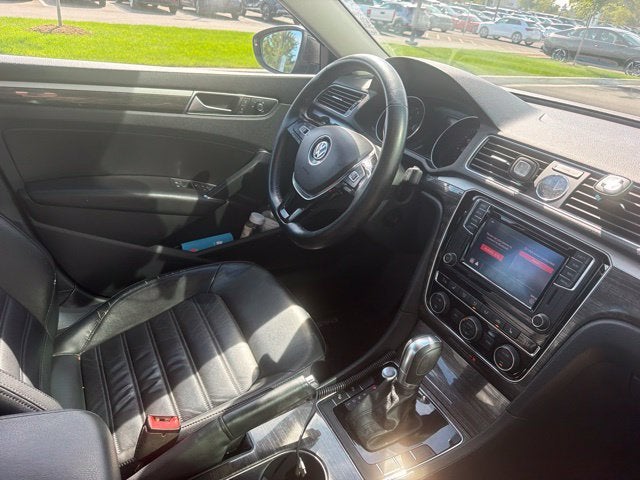 2016 Volkswagen Passat SEL Premium