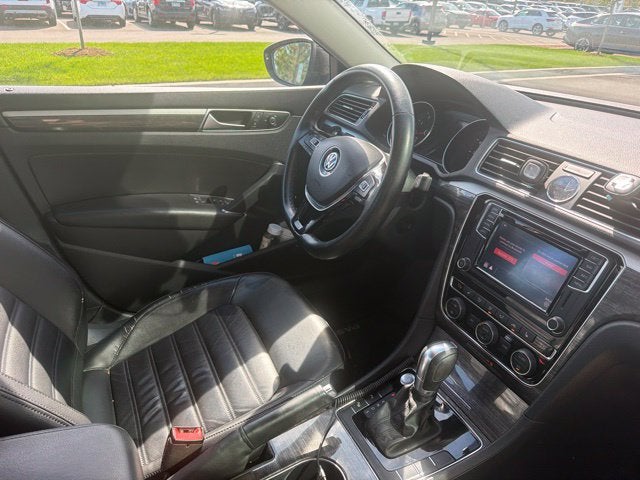 2016 Volkswagen Passat SEL Premium