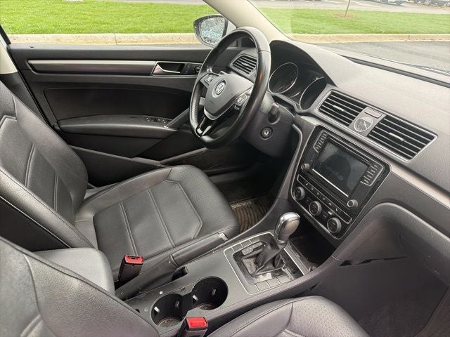 2017 Volkswagen Passat 1.8T R-Line