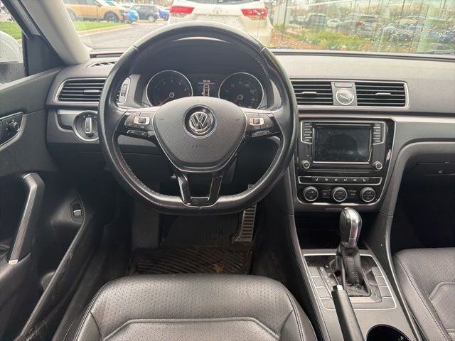 2017 Volkswagen Passat 1.8T R-Line