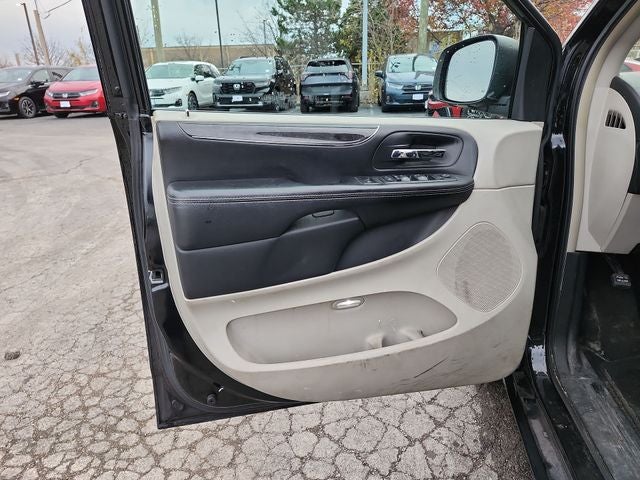 2013 Chrysler Town & Country Touring