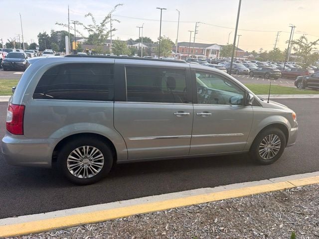 2013 Chrysler Town & Country Touring-L