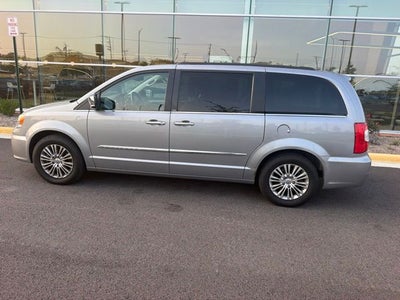2013 Chrysler Town & Country Touring-L