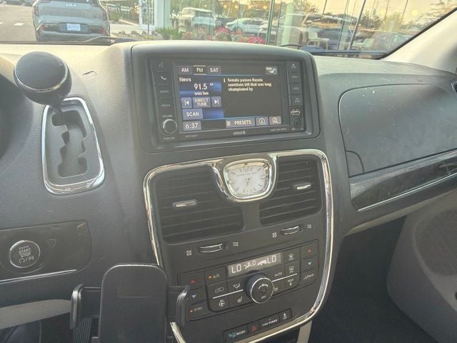 2013 Chrysler Town & Country Touring-L