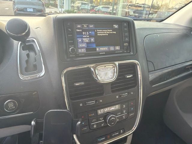 2013 Chrysler Town & Country Touring-L
