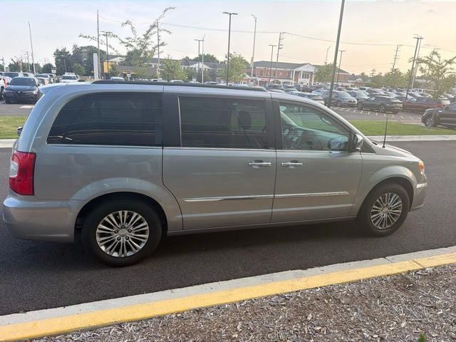 2013 Chrysler Town & Country Touring-L