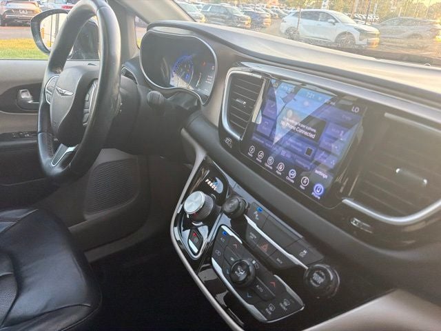 2017 Chrysler Pacifica Touring L Plus