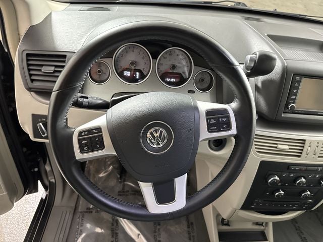 2012 Volkswagen Routan SE