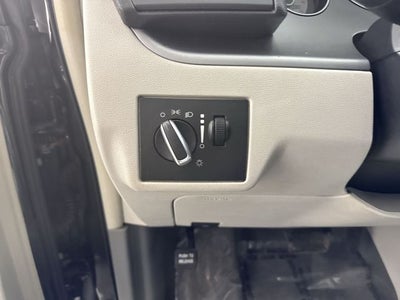 2012 Volkswagen Routan SE