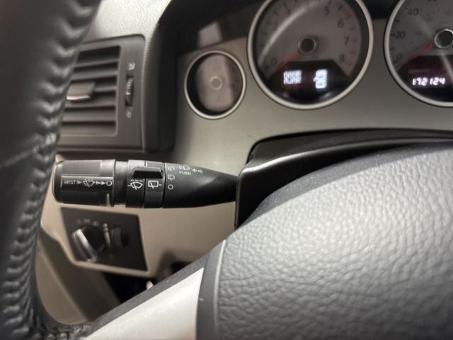 2012 Volkswagen Routan SE