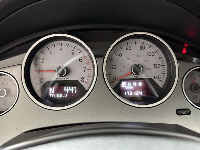 2012 Volkswagen Routan SE