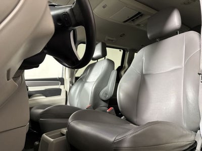 2012 Volkswagen Routan SE