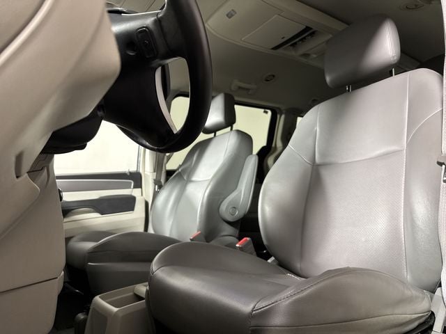 2012 Volkswagen Routan SE