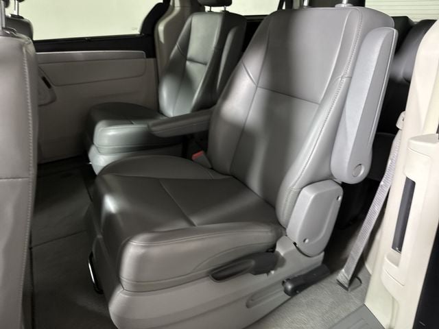 2012 Volkswagen Routan SE