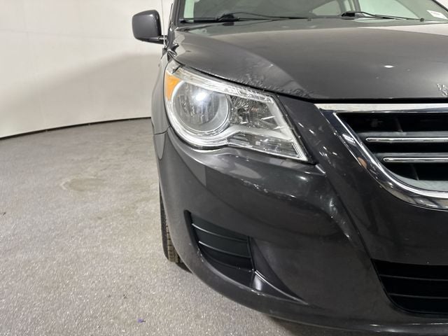 2012 Volkswagen Routan SE