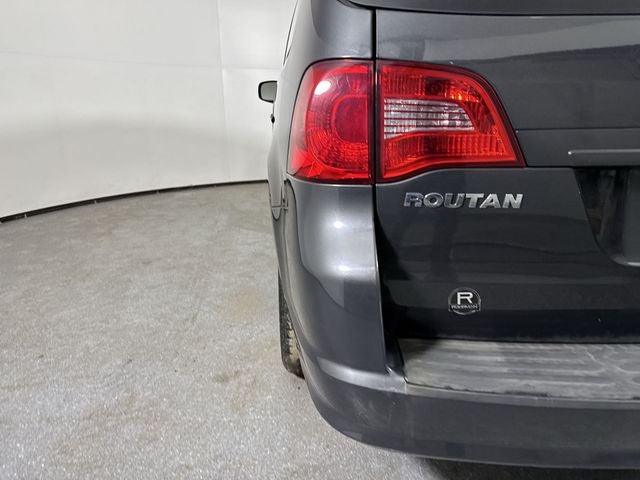 2012 Volkswagen Routan SE