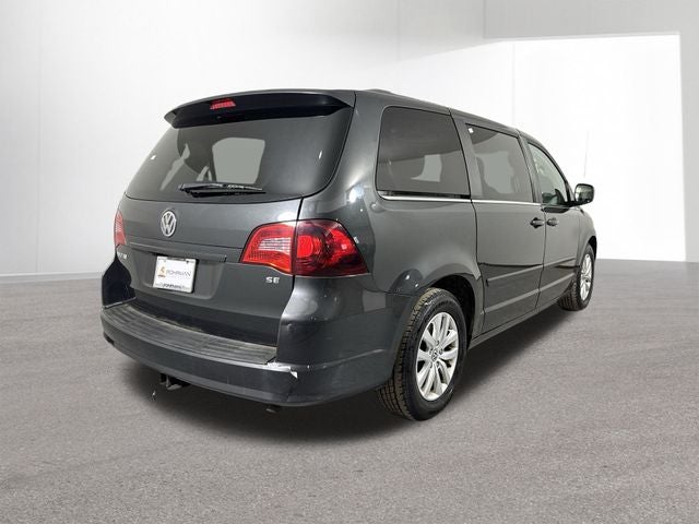 2012 Volkswagen Routan SE