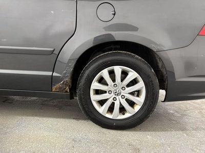 2012 Volkswagen Routan SE