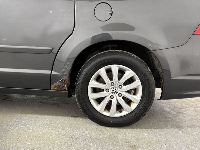 2012 Volkswagen Routan SE