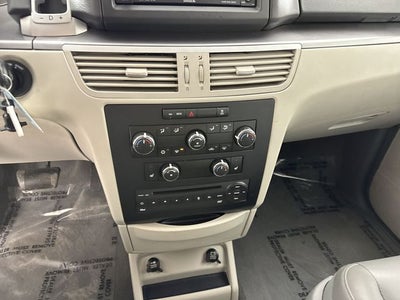 2012 Volkswagen Routan SE