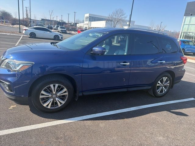 2017 Nissan Pathfinder SL