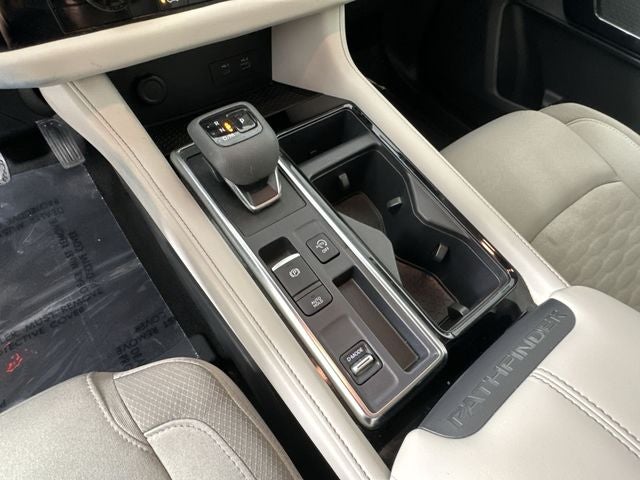 2023 Nissan Pathfinder SV