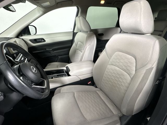 2023 Nissan Pathfinder SV