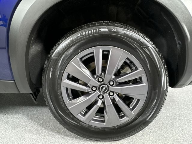 2023 Nissan Pathfinder SV