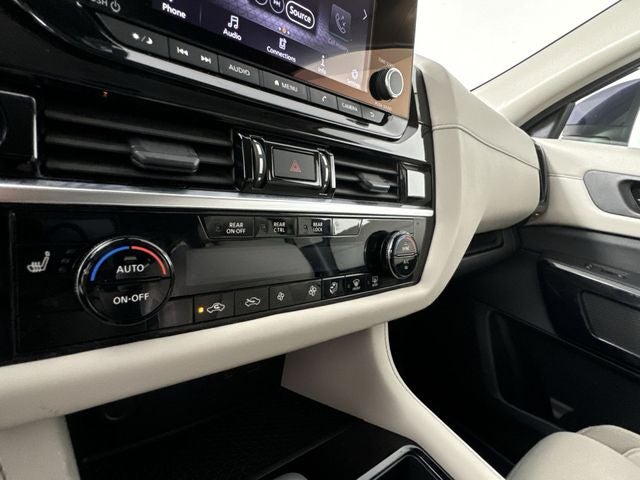 2023 Nissan Pathfinder SV